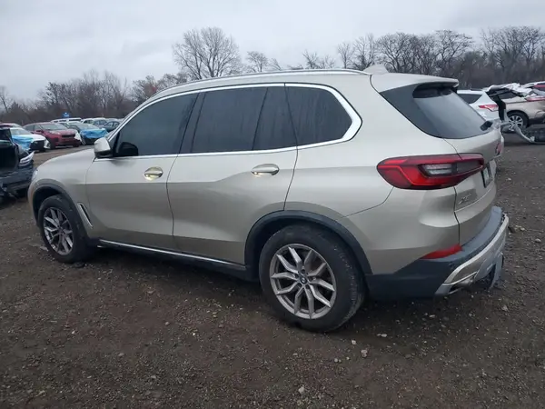 5UXCR6C5XKLL60924 2019 BMW X5 - Image 2