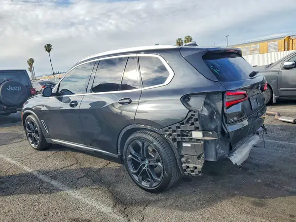 5UXCR6C5XKLL63158 2019 BMW X5 - Image 2