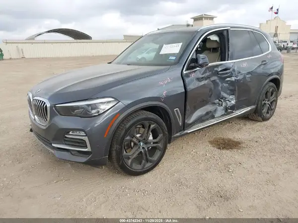 5UXCR6C5XKLL64844 2019 BMW X5 - Image 2