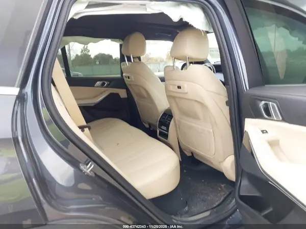 5UXCR6C5XKLL64844 2019 BMW X5 - Image 8