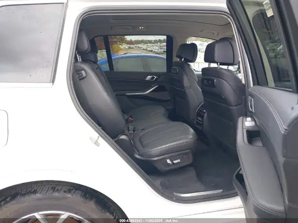 5UXCW2C00L9A00133 2020 BMW X7 - Image 8