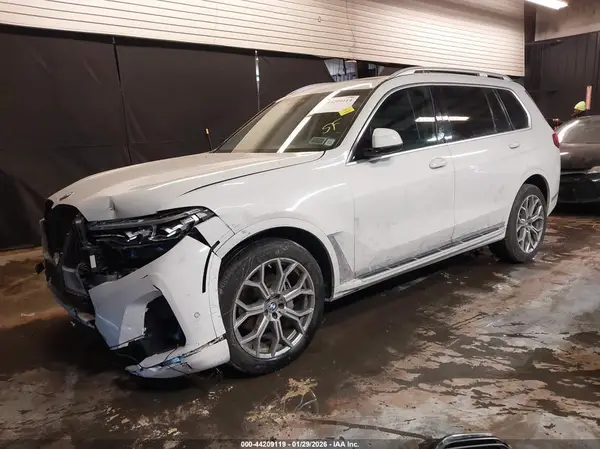 5UXCW2C00L9B44507 2020 BMW X7 - Image 2