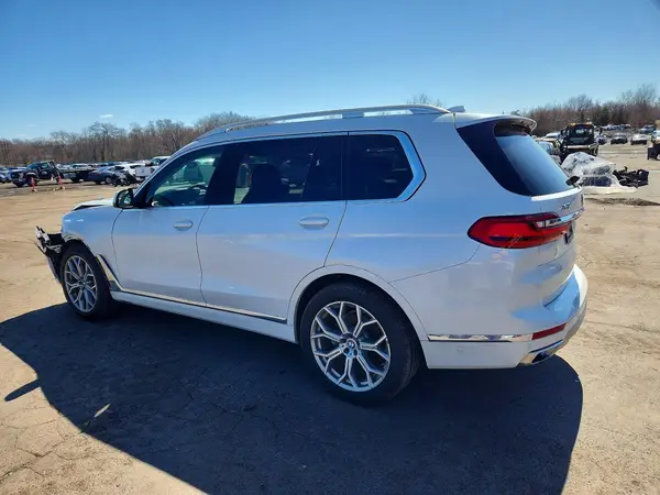 5UXCW2C00L9C18279 2020 BMW X7 - Image 2