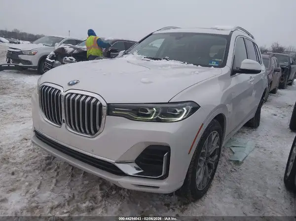 5UXCW2C00L9C51007 2020 BMW X7 - Image 2