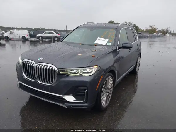 5UXCW2C00M9D97960 2021 BMW X7 - Image 2