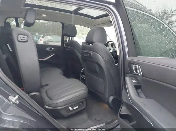 5UXCW2C00M9D97960 2021 BMW X7 - Image 8