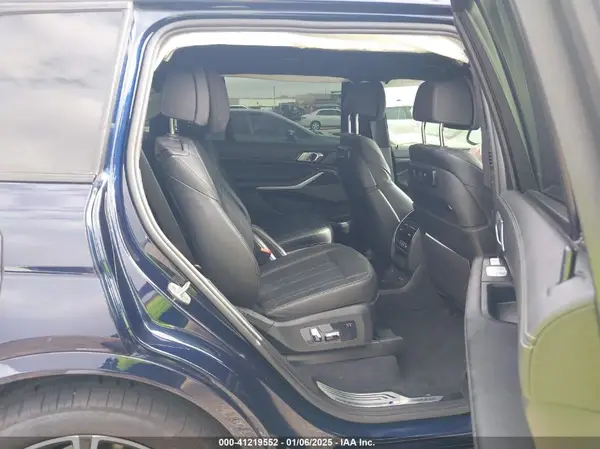 5UXCW2C00M9E43416 2021 BMW X7 - Image 8