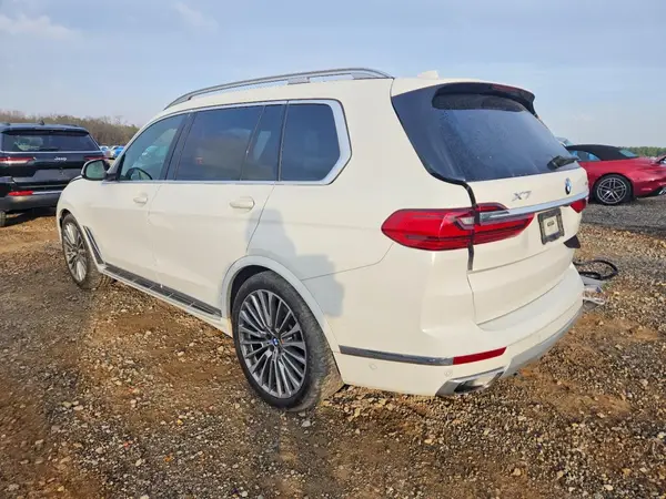 5UXCW2C00M9E44548 2021 BMW X7 - Image 2