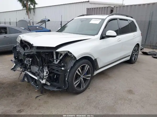 5UXCW2C00M9E49863 2021 BMW X7 - Image 2