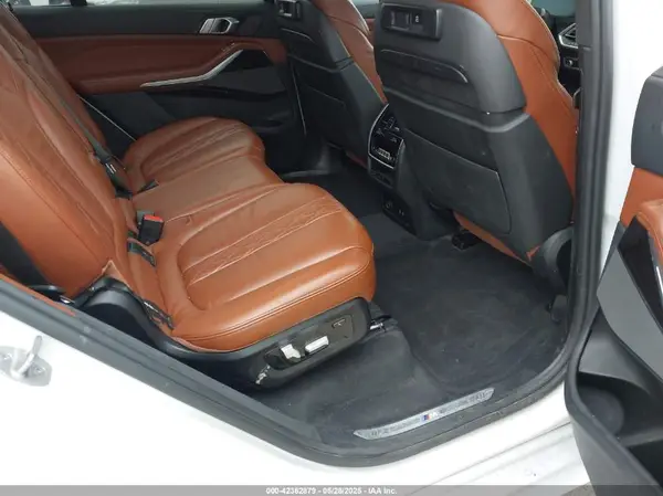 5UXCW2C00M9E49863 2021 BMW X7 - Image 8