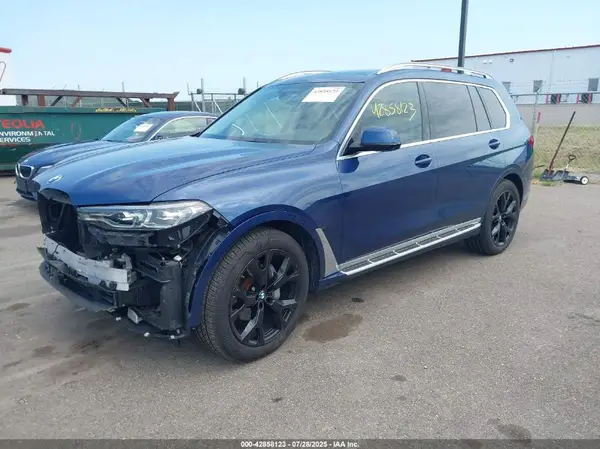 5UXCW2C00M9E57266 2021 BMW X7 - Image 2