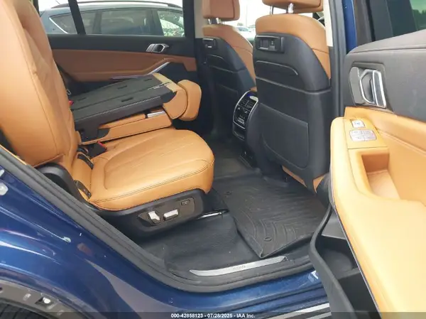 5UXCW2C00M9E57266 2021 BMW X7 - Image 8