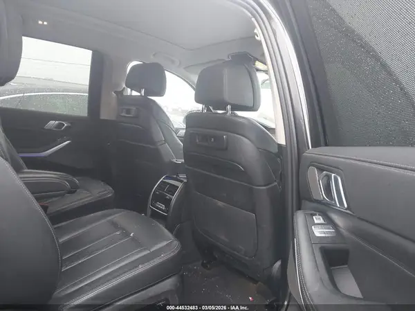 5UXCW2C00M9F27655 2021 BMW X7 - Image 8