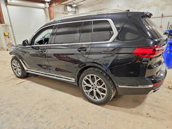 5UXCW2C00M9F32614 2021 BMW X7 - Image 2