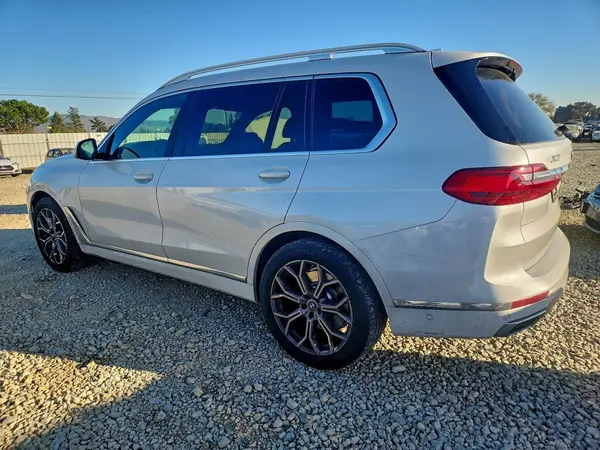 5UXCW2C00M9H05094 2021 BMW X7 - Image 2