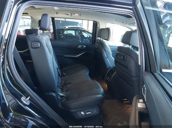 5UXCW2C00M9H49788 2021 BMW X7 - Image 8