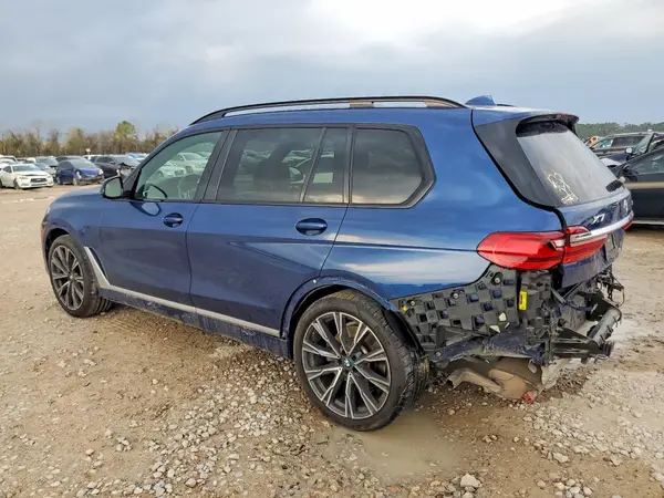 5UXCW2C00N9J83999 2022 BMW X7 - Image 2