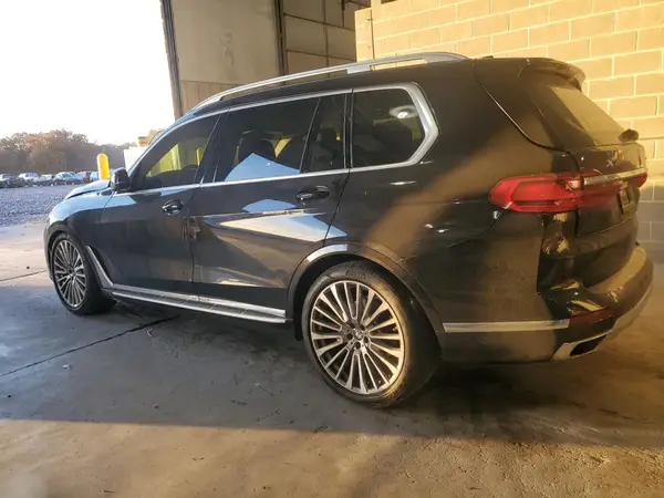 5UXCW2C00N9K18265 2022 BMW X7 - Image 2