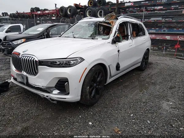 5UXCW2C00N9K39438 2022 BMW X7 - Image 2