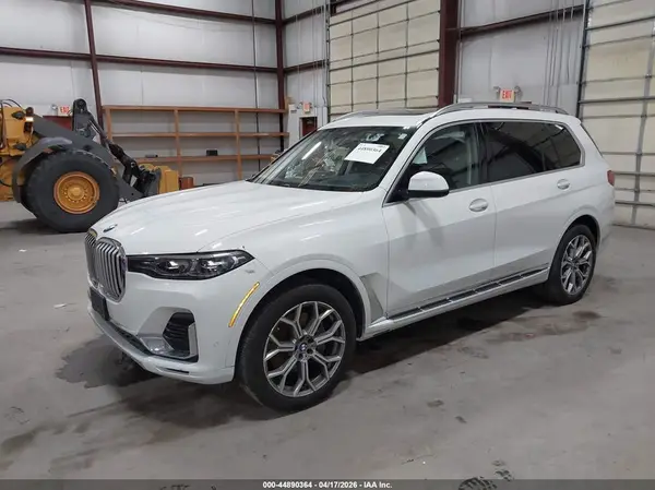 5UXCW2C00N9K70415 2022 BMW X7 - Image 2