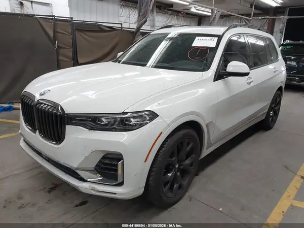 5UXCW2C00N9L04417 2022 BMW X7 - Image 2