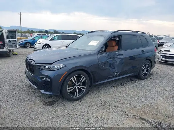 5UXCW2C00N9L81661 2022 BMW X7 - Image 2