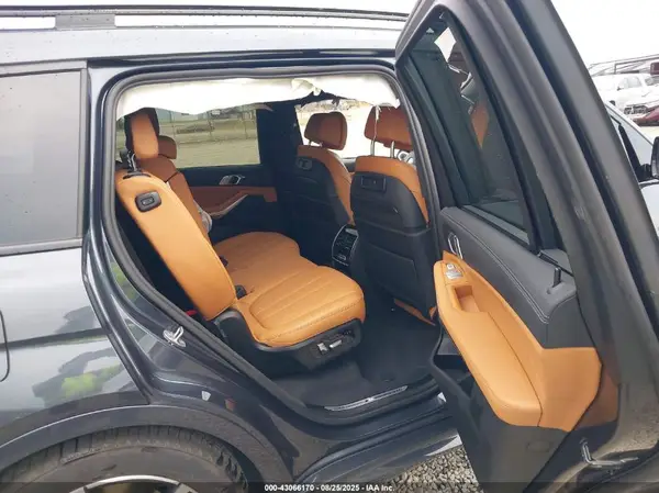 5UXCW2C00N9L81661 2022 BMW X7 - Image 8