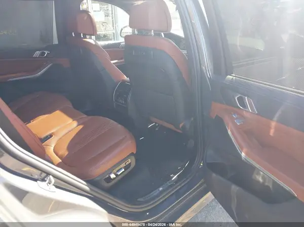 5UXCW2C00N9M08230 2022 BMW X7 - Image 8