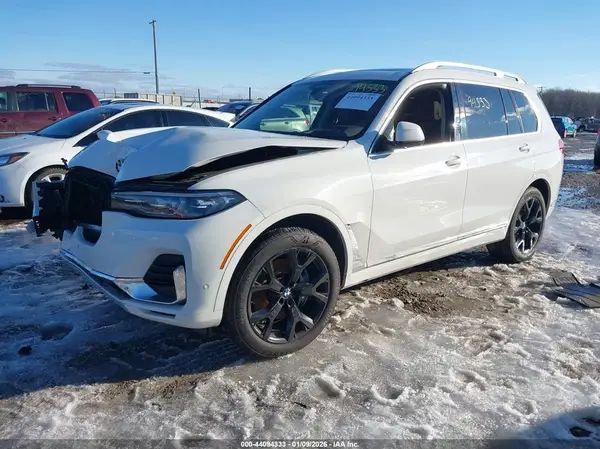 5UXCW2C00N9M49974 2022 BMW X7 - Image 2