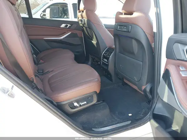 5UXCW2C00N9M49974 2022 BMW X7 - Image 8