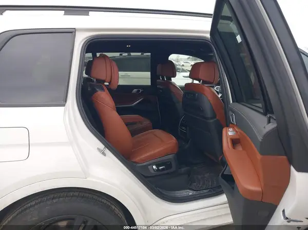 5UXCW2C01L9C94030 2020 BMW X7 - Image 8