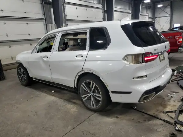 5UXCW2C01M9D83887 2021 BMW X7 - Image 2