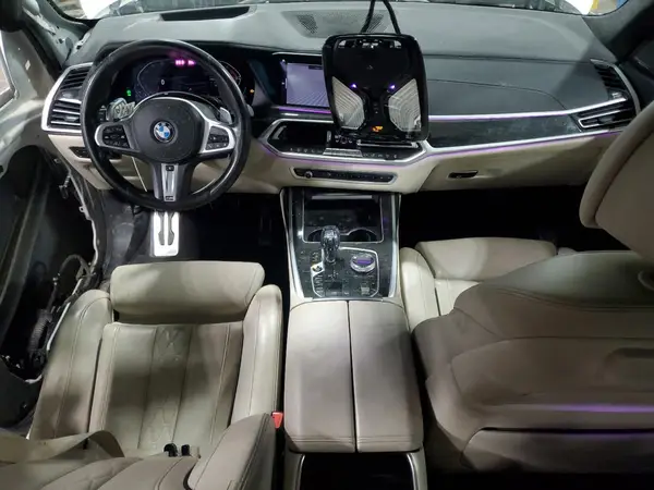 5UXCW2C01M9D83887 2021 BMW X7 - Image 8