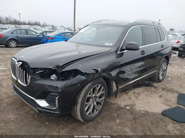 5UXCW2C01M9E40492 2021 BMW X7 - Image 2