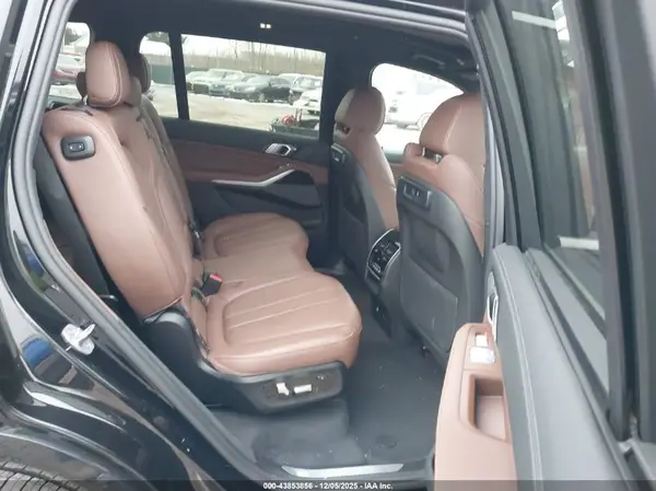 5UXCW2C01M9E40492 2021 BMW X7 - Image 8