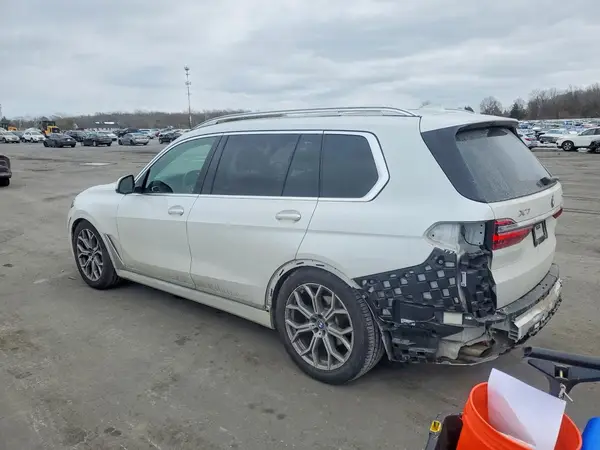 5UXCW2C01M9E76330 2021 BMW X7 - Image 2
