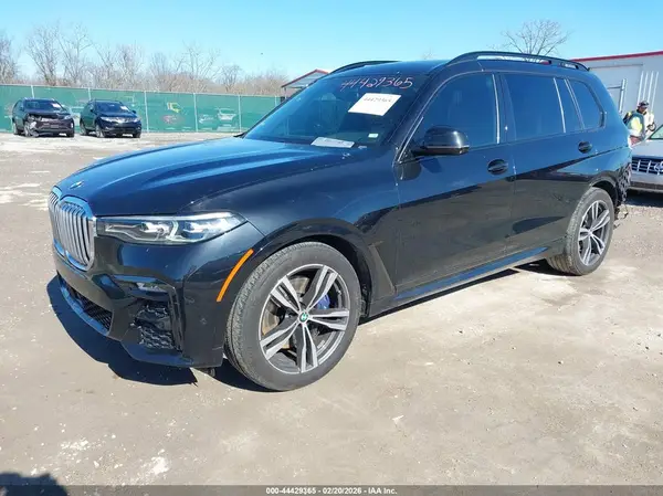5UXCW2C01M9F27860 2021 BMW X7 - Image 2
