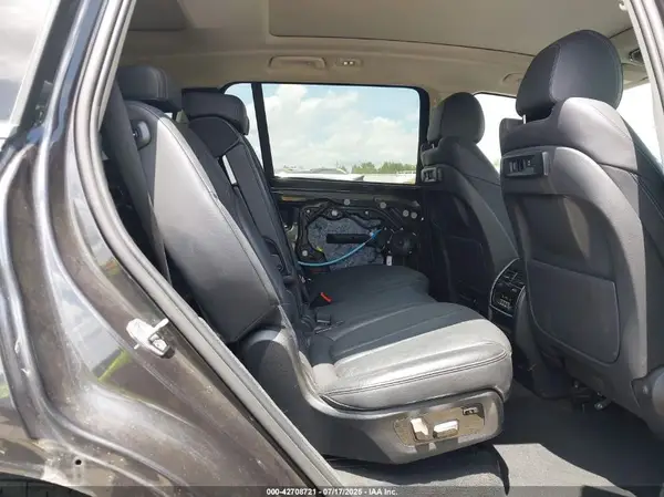 5UXCW2C01M9F66058 2021 BMW X7 - Image 8