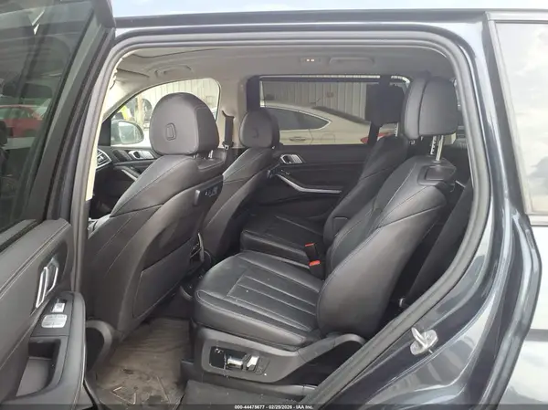 5UXCW2C01M9H68253 2021 BMW X7 - Image 8