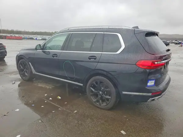5UXCW2C01N9K85585 2022 BMW X7 - Image 2