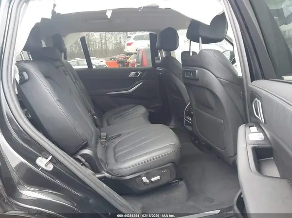 5UXCW2C01N9L06418 2022 BMW X7 - Image 8