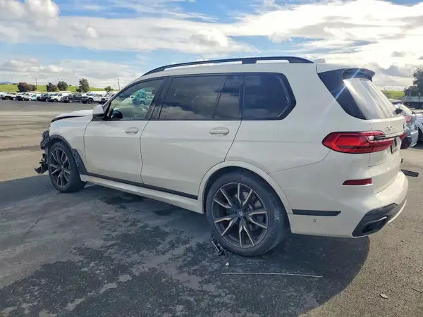 5UXCW2C01N9L11196 2022 BMW X7 - Image 2