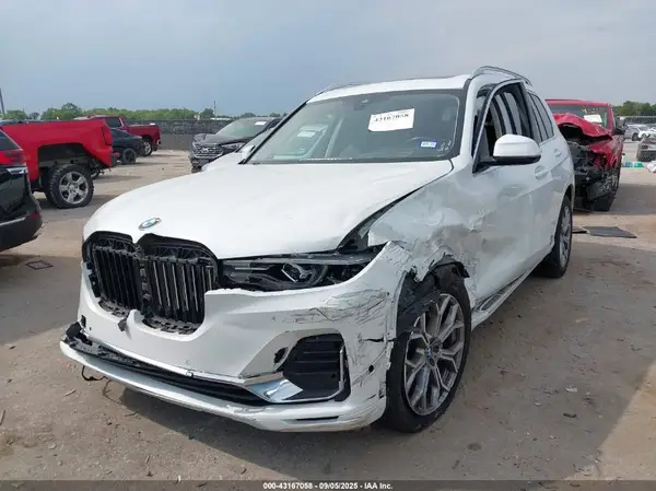 5UXCW2C01N9L78932 2022 BMW X7 - Image 2
