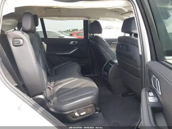 5UXCW2C01N9L78932 2022 BMW X7 - Image 8