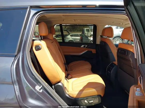 5UXCW2C01N9M37851 2022 BMW X7 - Image 8