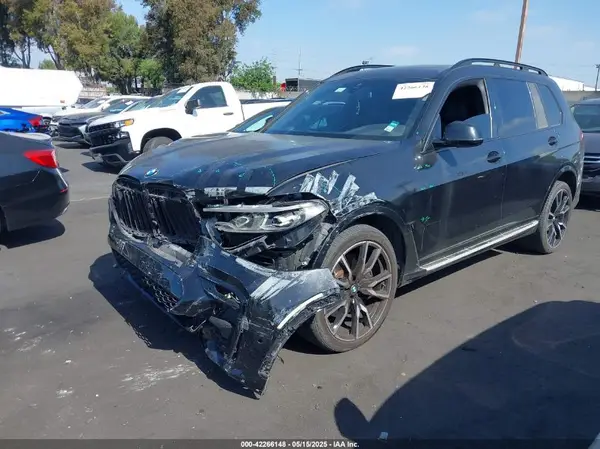 5UXCW2C01N9M42533 2022 BMW X7 - Image 2