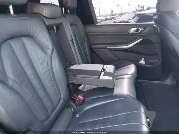 5UXCW2C01N9M42533 2022 BMW X7 - Image 8