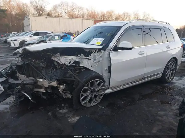 5UXCW2C02L9A02823 2020 BMW X7 - Image 2