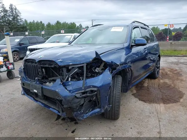5UXCW2C02L9C85627 2020 BMW X7 - Image 2