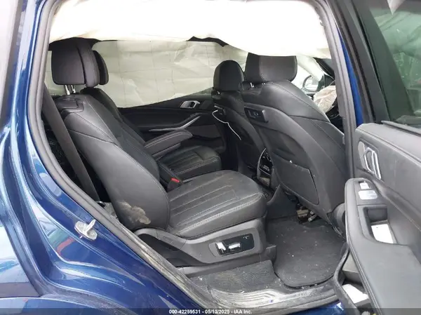 5UXCW2C02L9C85627 2020 BMW X7 - Image 8